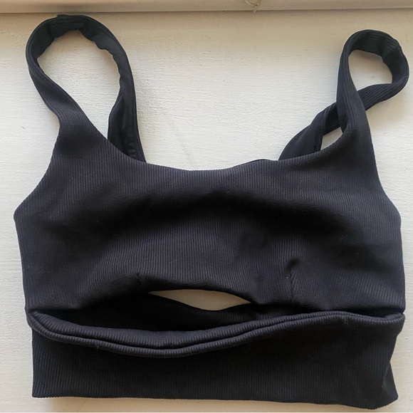 ALO yoga Slit Top in size small - Picture 3 of 6